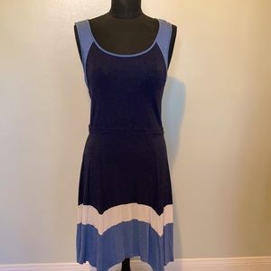 This stylin dress screams stretch and comfort!